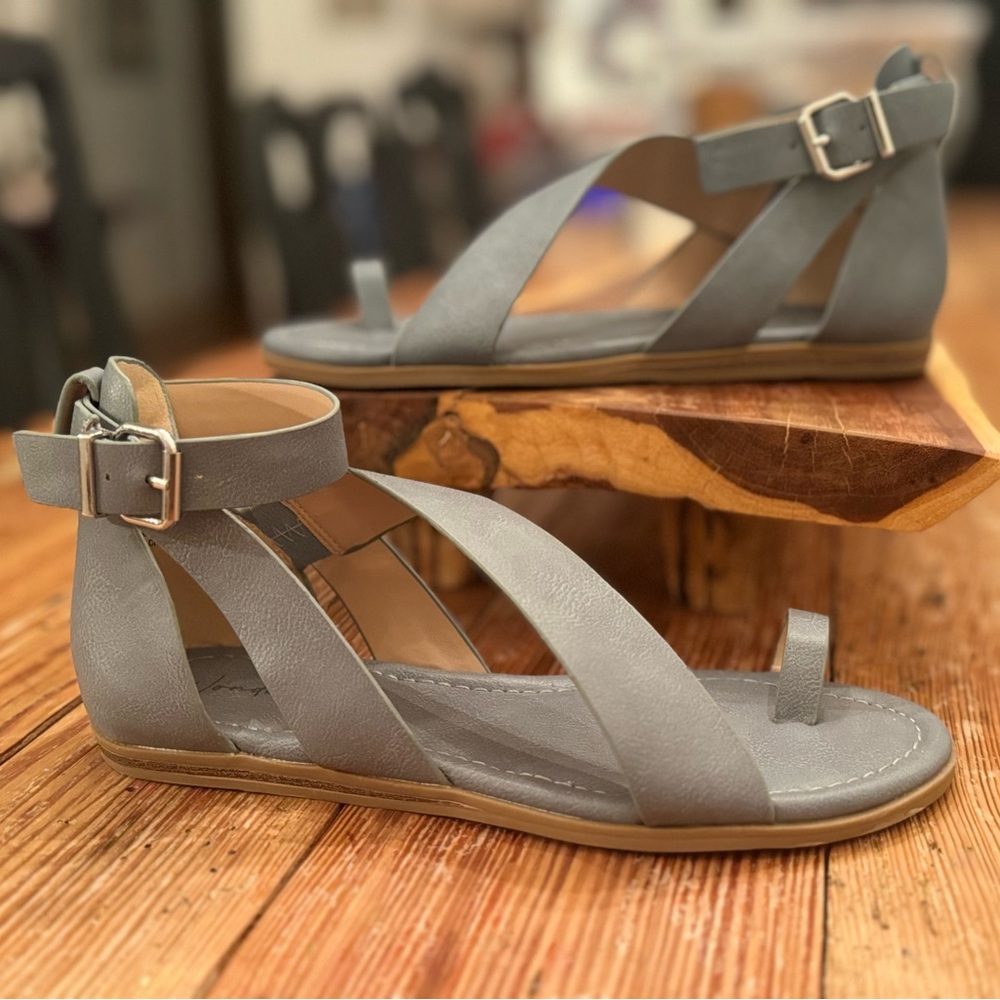 Wonderly Thong Sandals